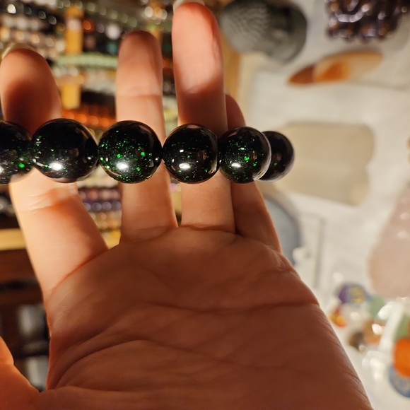 Green Goldstone (16mm, Size 7.25) - Picture 3 of 4